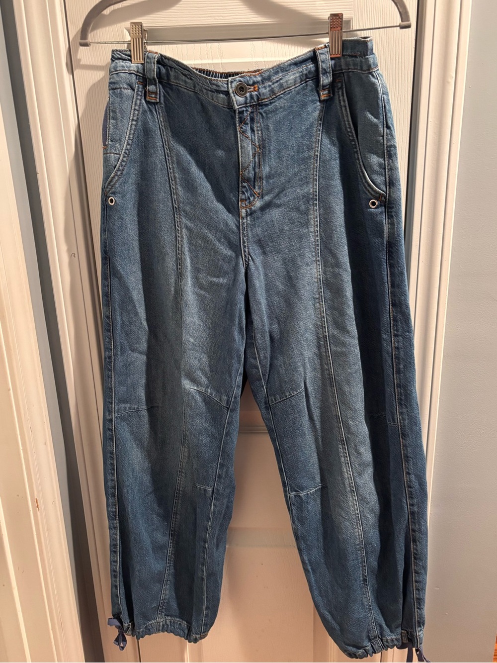 Anthropologie Pilcro Light Blue Distressed Boyfriend Jogger Tie at Ankle Jeans - Picture 5 of 16